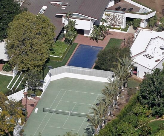 To προηγούμενο σπίτι της Ellen και της αγαπημένης της, Portia De Rossi στο Los Angeles, πουλήθηκε για 40 εκατομμύρια δολάρια. 