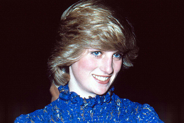 1997 – H Diana έχασε τη ζωή της σε αυτοκινητιστικό δυστύχημα: Λιγότερο από ένα χρόνο μετά το διαζύγιό της, σκοτώθηκε κατά τη διάρκεια ενός κυνηγητού με παπαράτσι. Σύμφωνα με φήμες, όλο ήταν σχέδιο του πρώην συζύγου της.