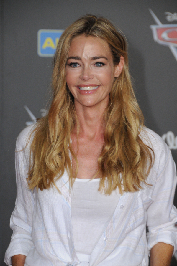 Denise Richards: Saved by the Bell, Melrose Place και Seinfield είναι οι σειρές που πρωταγωνίστησε, ενώ συνέχισε με ταινίες όπως τα Drop Dead Gorgeous και The World is Not Enough. To 2011 εξέδωσε την αυτοβιογραφία της με τίτλο The Girl; Next Door.