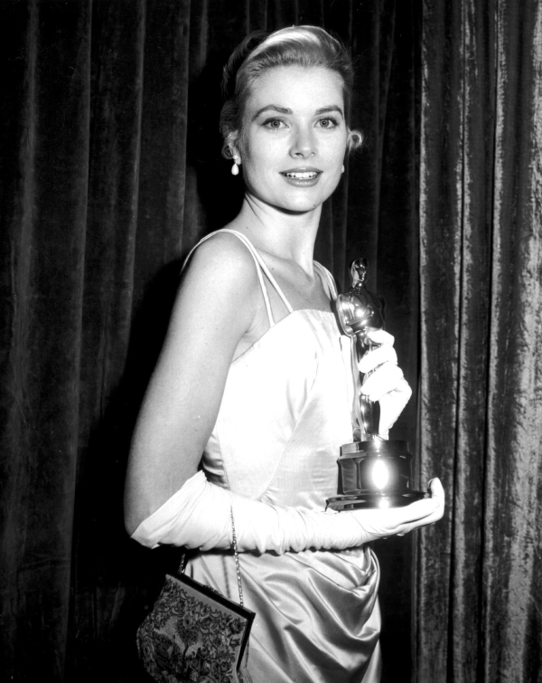 Με το Oscar καλύτερης ηθοποιού που κέρδισε το 1955. 