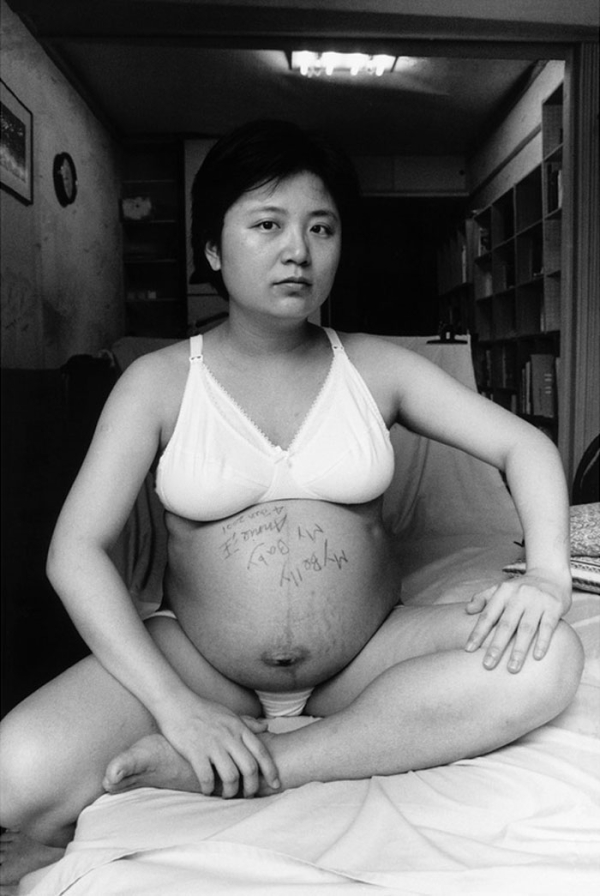 2001 - Μια μέρα πριν τη γέννα (Πηγή: artanniewang.weebly.com)