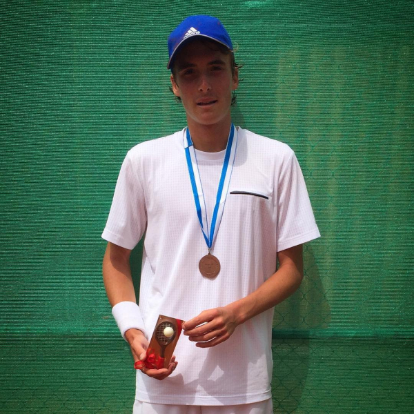 Στα 17 του, με το χάλκινο μετάλιο του #EuropeanChampionshipU18| Πηγή: @stefanostsitsipas98