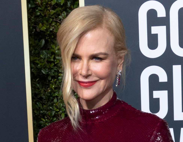Η Nicole Kidman με απαλό μακιγιάζ και χρυσές λάμψεις στα μάτια