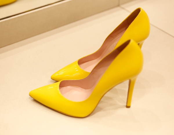 Κίτρινες γόβες, NAK Shoes, AVENUE