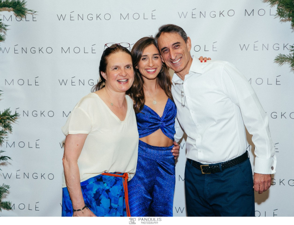 Η σχεδιάστρια Χριστίνα Πιστοφίδου με τους γονείς της, Σουζάν Μίλλερ Πιστοφίδου, Γιώργο Πιστοφίδη