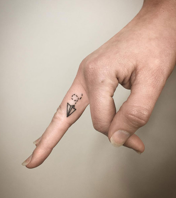 finger-tattoo-ideas-81-5c98f247015ea_700.jpg
