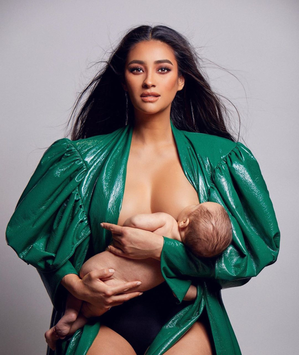 Η κόρη της Shay Mitchell, Atlas γεννήθηκε τον Οκτώβριο του 2019

Πηγή φωτογραφίας: Instagram/ shaymitchell
