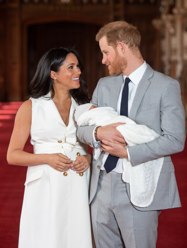 Η πρώτη εμφάνιση με τον νεογέννητο γιο τους Archie το Μάιο του 2019
