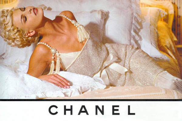H Linda Evangelista για τον οίκο Chanel, το 1991.

 
