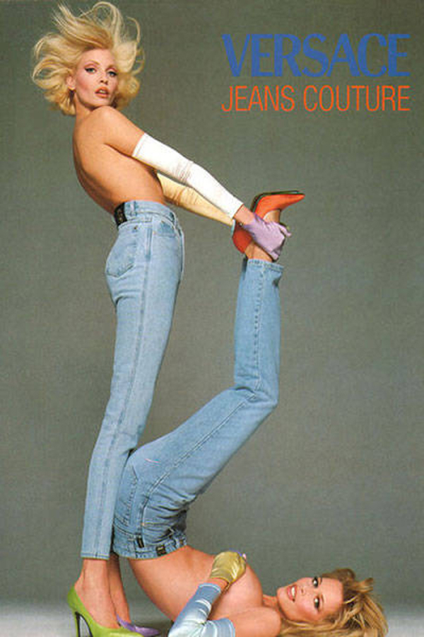 Οι Claudia Schiffer και Nadja Auermann για την ανοιξιάτικη καμπάνια Versace Jeans Couture, to 1995.

 

