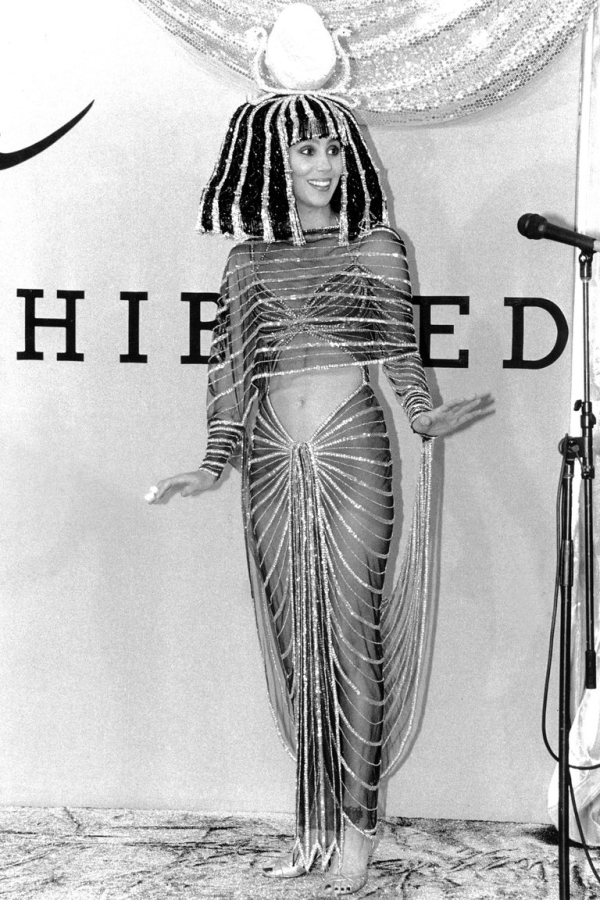 H Cher σαν Cleopatra το 1988. 
