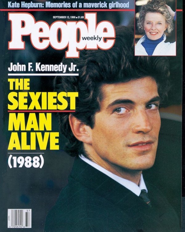Ο πιο νέος άνδρας στον πλανήτη, που κέρδισε ποτέ τον τίτλο, ήταν ο John F. Kennedy Jr., σε ηλικία 27 ετών το 1988. Πηγή κεντρικής φωτογραφίας: Instagram/ john_kennedy_jr
