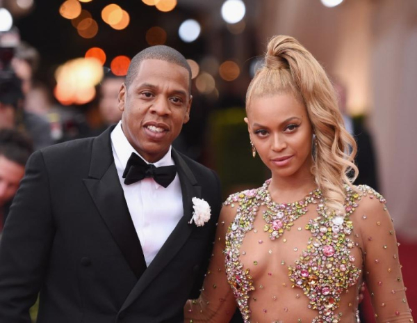 Beyonce και Jay-Z

Το διάσημο ζευγάρι πραγματοποίησε μια οικεία, μυστική τελετή το 2008. Με λίγες έως καθόλου φωτογραφίες ή λεπτομέρειες μέχρι σήμερα, το ζευγάρι παντρεύτηκε στο ρετιρέ TriBeCa του Jay.
