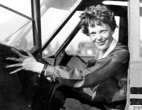 Amelia Earhart
Γίνεται η πρώτη γυναίκα που διέσχισε τον Ατλαντικό με αεροπλάνο, 1928
