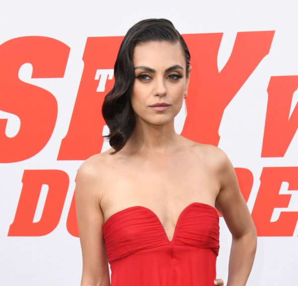 Mila Kunis
H διάσημη ηθοποιός μίλησε με χιούμορ για τις αλλαγές που παρατήρησε στο σώμα της μετά τον τοκετό και δεν είναι άλλες από την αύξηση τους στήθους της, αναφέροντας πως είναι ένα; «καινούριος κόσμος» για εκείνην!
