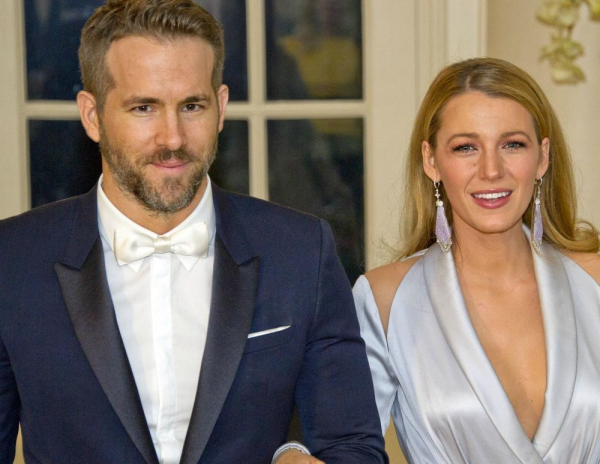 Blake Lively και Ryan Reynolds
Αφού μάθαμε πολύ αργά ότι η Blake ήταν έγκυος στο πρώτο της παιδί, προσπάθησαν να κρατήσουν ιδιωτική τη γέννηση της κόρης τους. Οι εκπρόσωποι του ζευγαριού «αρνήθηκαν επανειλημμένα να σχολιάσουν», ενώ ο Reynolds αποκάλυψε τελικά την ακριβή ημερομηνία που γεννήθηκε, στα πρώτα της γενέθλια.
Το ζευγάρι προσπάθησε επίσης να φυλάξει το όνομα της κόρης τους σαν να ήταν ένα κρατικό μυστικό που έπρεπε να προστατευτεί πάση θυσία
