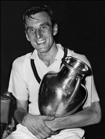 Perry - Fred Perry

Ο επαγγελματίας παίχτης τένις ξεκίνησε την μάρκα με τα διάσημα μπλουζάκια στο τέλος της δεκαετίας του 1940!
