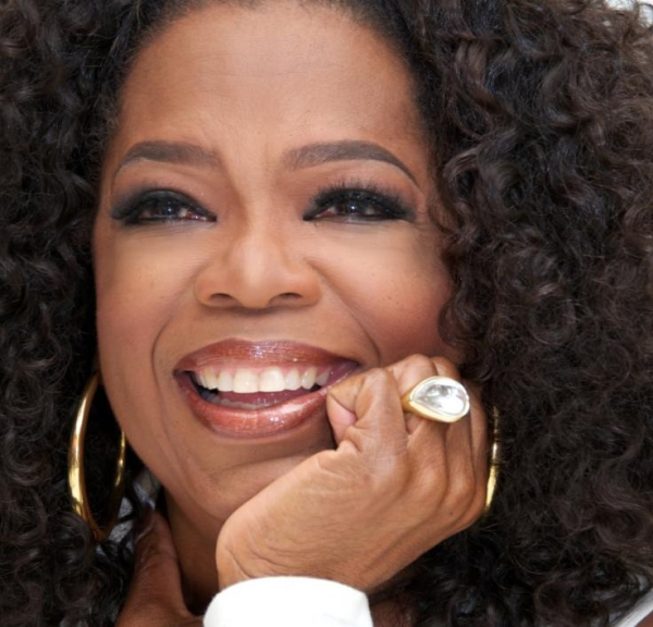 Oprah Winfrey

Η διάσημη τηλεπερσόνα της Η.Π.Α. ήταν θύμα σεξουαλικής κακοποίησης όταν ήταν παιδί. Έχει χρησιμοποιήσει την εκπομπή σαν μέσο για να ευαισθητοποιήσει την κοινή γνώμη.
