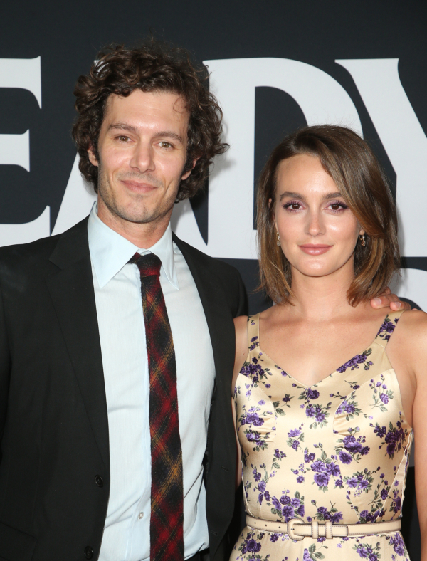 Leighton Meester and Adam Brody
Το ζευγάρι ήταν έντονα ιδιωτικό από την αρχή και όταν η Meester εμφανίστηκε με φουσκωμένη κοιλιά τον Μάιο του 2015, έκανε τον Τύπο να σπεύσει να επιβεβαιώσει την εγκυμοσύνη της. Από τότε πολύ λίγα είναι γνωστά για το παιδί του ζευγαριού
