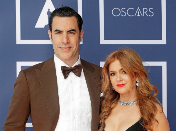 Sacha Baron Cohen και Isla Fisher
Το ζευγάρι που αποφεύγει τα φώτα της δημοσιότητας, έχει τρία παιδιά, και όταν η Fisher ήταν έγκυος με το τρίτο τους, ο μόνος τρόπος που έγινε γνωστό ήταν όταν αποσύρθηκε αναγκαστικά από τον ρόλο της στην ταινία Now You See Me
