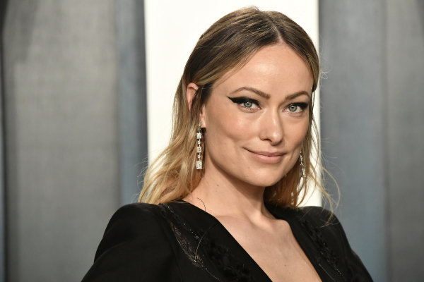 Olivia Wilde
Η Olivia είχε μιλήσει ανοιχτά για το σώμα της μετά τον τοκετό και τη δυσκολία να επανέλθει στο πριν: «Οι φωτογραφίες μου στα περιοδικά έχουν "πειραχτεί" γενναιόδωρα για να δείχνουν τις καλύτερες γωνίες μου και σας διαβεβαιώνω ότι ο καλός φωτισμός κάνει θαύματα. Η αλήθεια είναι ότι είμαι μητέρα και μοιάζω με μία»
