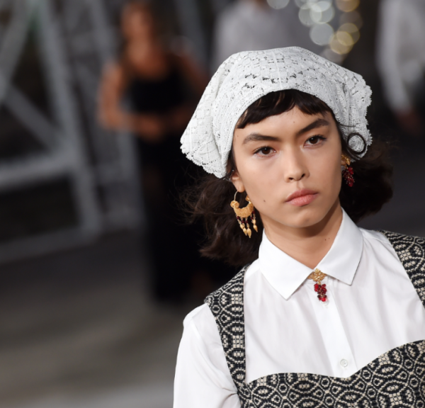 Dior
Ένας από τους πιο διάσημους γαλλικούς οίκους μόδας δημιουργήθηκε το 1946. Οι fan του είναι μερικές από τις πιο iconic γυναίκες στον πλανήτη, όπως η Jacki O, Charlize Theron, Audrey Hepburn και Natalie Portman!
Ακριβότερο item: Christian Dior Haute Couture lime τουαλέτα που φορέθηκε από την Nicole Kidman στα Όσκαρ 1997, 2 εκατομμύρια δολάρια
