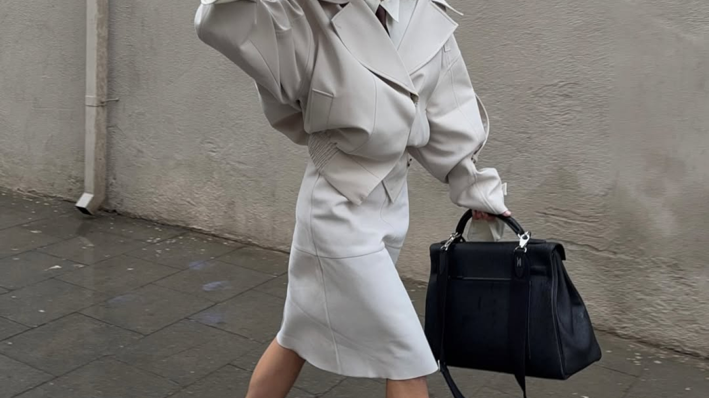 Πώς να αντιμετωπίσεις το φριζάρισμα των μαλλιών τις βροχερές ημέρες 