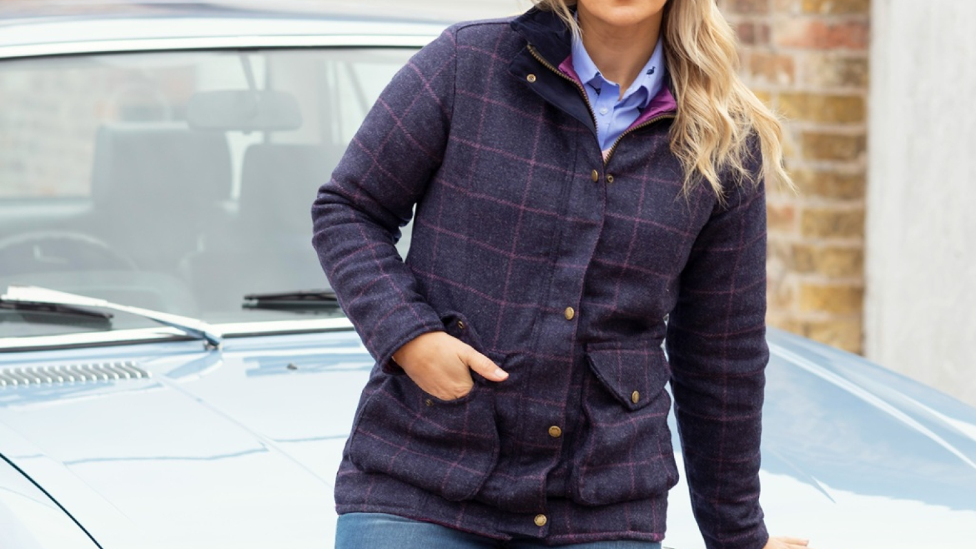 Γυναίκα με αυτοκίνητο