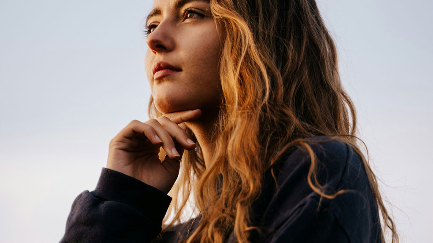 Γυναίκα σκέφτεται