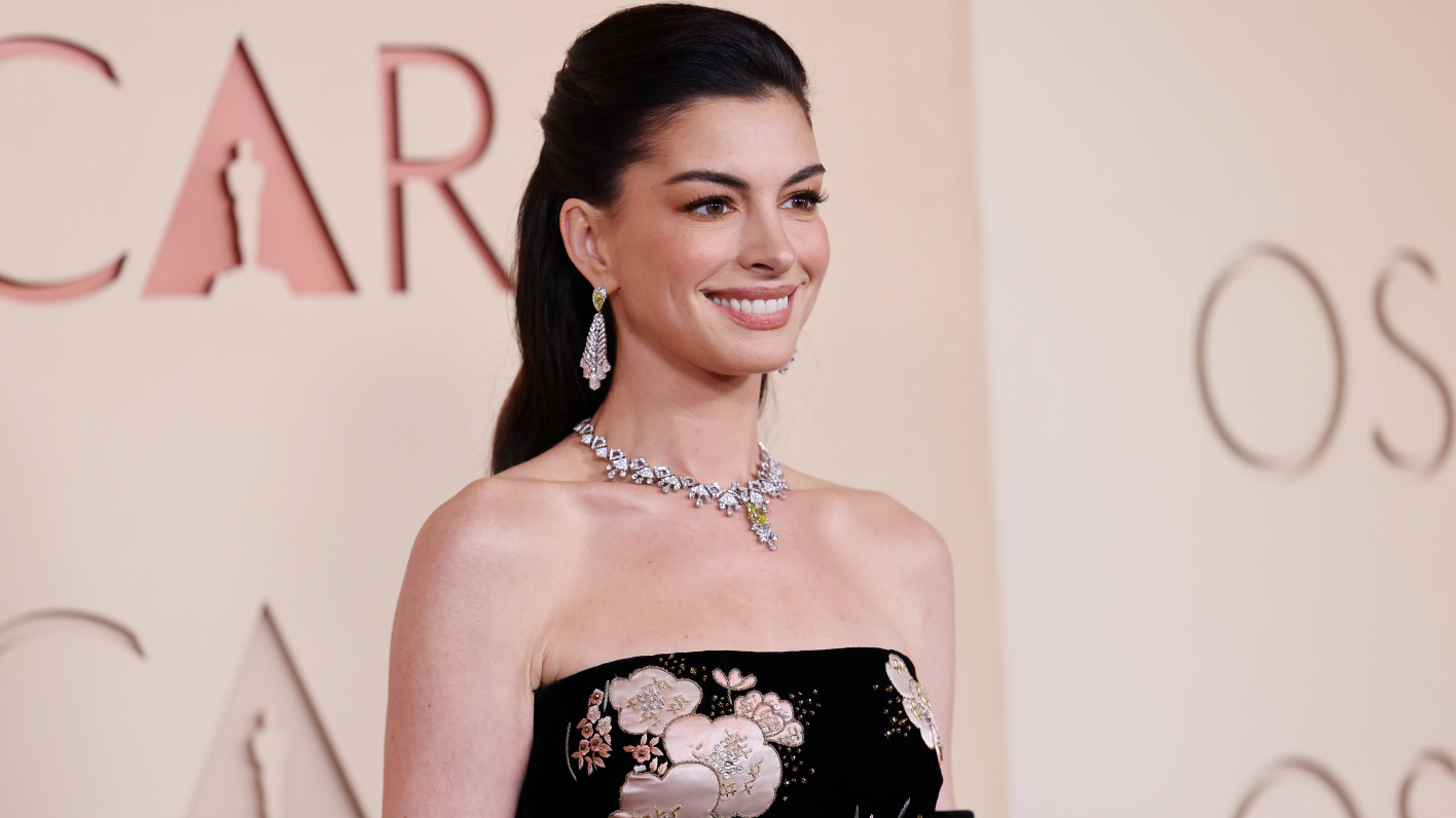  Anne Hathaway
