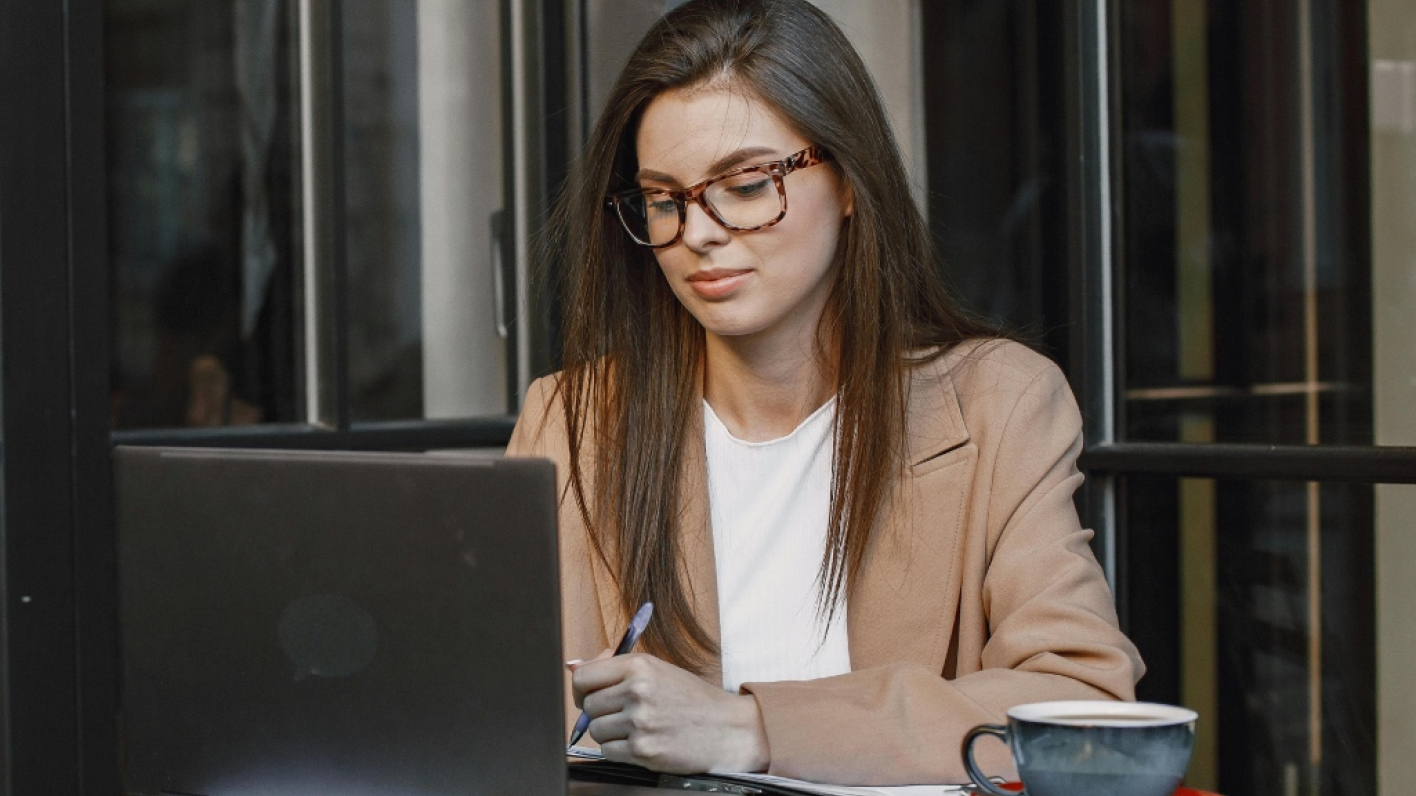 Productivity theatre: Όταν φαίνεσαι απασχολημένος αλλά δεν είσαι