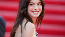 Η Anne Hathaway ήταν η απόλυτη βασίλισσα του red carpet στις Κάννες
