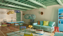 4 Rooms: Μια παλιά οικία σφουγγαράδων στο Καστελόριζο μετατράπηκε σε art+design hub καλλιτεχνών