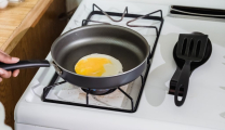 Πώς να τηγανίσετε χωρίς λάδι (ή βούτυρο) και...χωρίς φριτέζα αέρος 