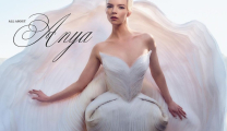 Η Άνια Τέιλορ Τζόι, σαν όνειρο στο εξώφυλλο του Variety: Μιλά για τον μυστικό γάμο της και τη νέα της ταινία