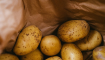 Πώς να αποθηκεύεις σωστά τις πατάτες ώστε να διατηρούνται φρέσκες για περισσότερο χρόνο
