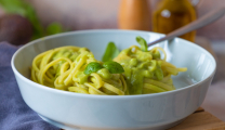 Ζυμαρικά με κρέμα αβοκάντο: Η εύκολη, κρεμώδης συνταγή έτοιμη σε 15 λεπτά