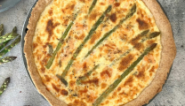 Αλμυρή τάρτα με σπαράγγια: Γρήγορη, εύκολη και γεμάτη άνοιξη