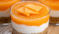 Mini cheesecake με πεπόνι: Το δροσερό καλοκαιρινό γλυκό χωρίς ψήσιμο που θα λατρέψεις