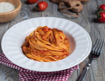 Σπαγγέτι amatriciana: Μια ιδιαίτερη ιταλική συνταγή με πικάντικη σάλτσα και μπέικον
