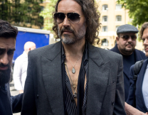 Ο Ράσελ Μπραντ παραδέχτηκε πως στα 30 του κοιμήθηκε με μια 16χρονη