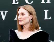 H κόρη της Τζούλιαν Μουρ, Λιβ, σε ένα σπάνιο στιγμιότυπο μετά από καιρό – Το βίντεο που δημοσίευσε η ηθοποιός