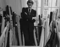 Yves Saint Laurent: Ο επαναστάτης της μόδας που άλλαξε για πάντα το γυναικείο στιλ