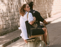 Giorgio Armani x Kith: Η δεύτερη συνεργασία τους για την capsule συλλογή Estate φέρνει την καλοκαιρινή αύρα στην πόλη