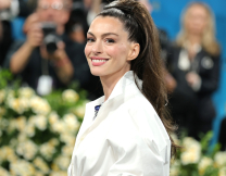 Αν Χάθαγουεϊ: «Είναι τιμή να γιορτάζουμε το θάρρος και τη δύναμη των γυναικών που διεκδίκησαν τη δικαιοσύνη»