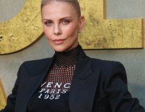 Σαρλίζ Θερόν: «Δεν ντρέπομαι να μιλάω για τη νύχτα που η μητέρα μου σκότωσε τον πατέρα μου»