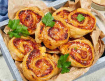 Γρήγορα ρολάκια σολομού: Το πιο νόστιμο finger food του καλοκαιριού
