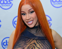 Cardi B: “Δεν είσαι λιγότερο μάνα αν δίνεις φόρμουλα. Δεν είναι όλες οι γυναίκες σε θέση να θηλάσουν”