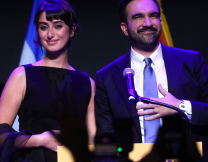 Ράμα Ντουβάτζι: Η Πρώτη Κυρία της Νέας Υόρκης ανήκει στη GenZ και τολμάει να μιλήσει για τις γυναίκες της Μέσης Ανατολής και το μεταναστευτικό