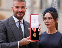 Ο Ντέιβιντ Μπέκαμ έλαβε τον τίτλο του ιππότη από τον βασιλιά Κάρολο - Στο πλευρό του η οικογένειά του